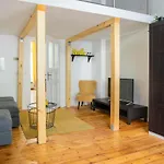 Lr Renovated +Ac+Rain Shower+Wooden Floorboards