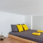 Lr Renovated +Ac+Rain Shower+Wooden Floorboards