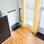 Lr Renovated +Ac+Rain Shower+Wooden Floorboards