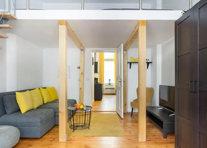 Lr Renovated +Ac+Rain Shower+Wooden Floorboards