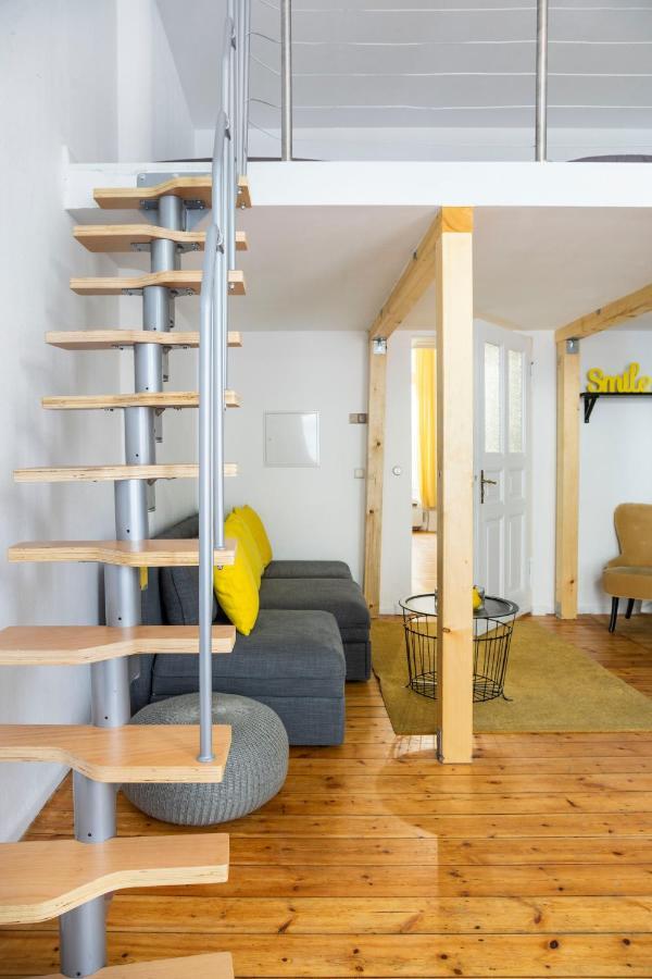 Lr Renovated +ac+rain Shower+wooden Floorboards Appartement *