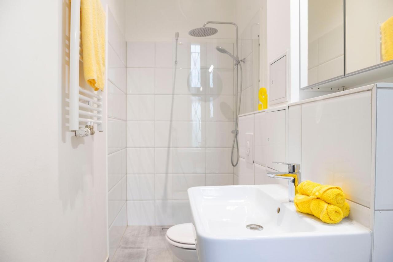 Lr Renovated +ac+rain Shower+wooden Floorboards Appartement