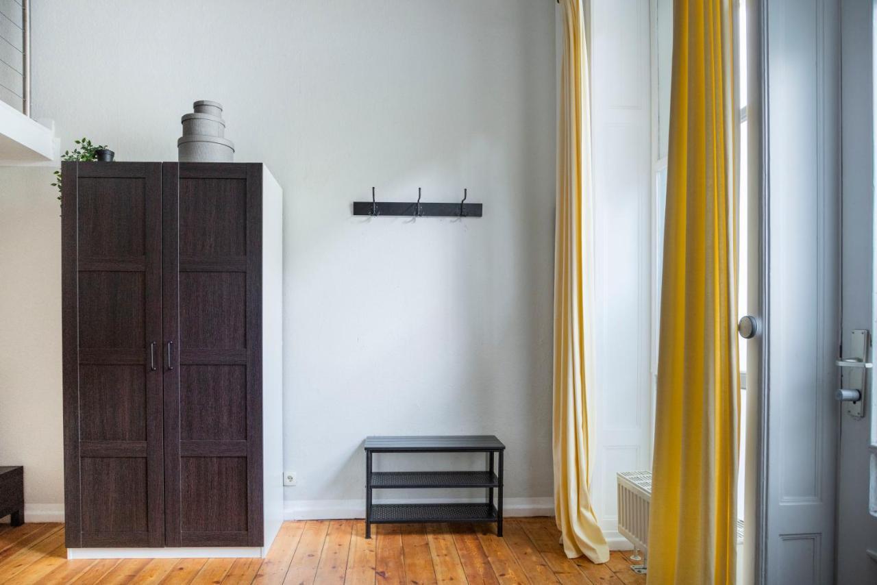 Lr Renovated +ac+rain Shower+wooden Floorboards Appartement Berlijn